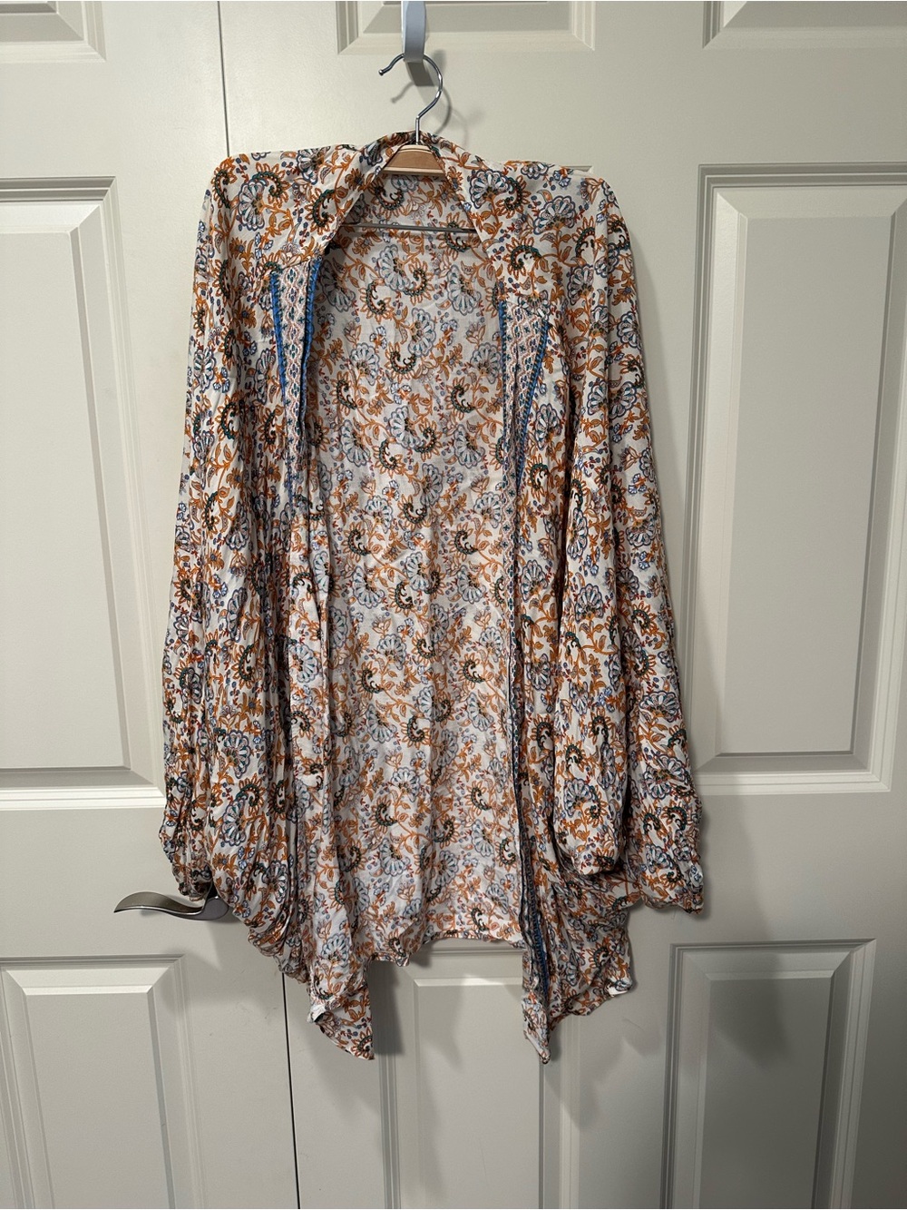 Lulla Collection Printed Open-Front Cape in White and Brown Floral